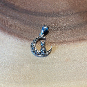 Cat & Celtic Moon Pendant - Witch Chest
