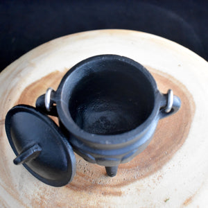 https://www.witchchest.ca/cdn/shop/products/small-cast-iron-triple-moon-cauldron-with-lid-183964_300x300.jpg?v=1597349384
